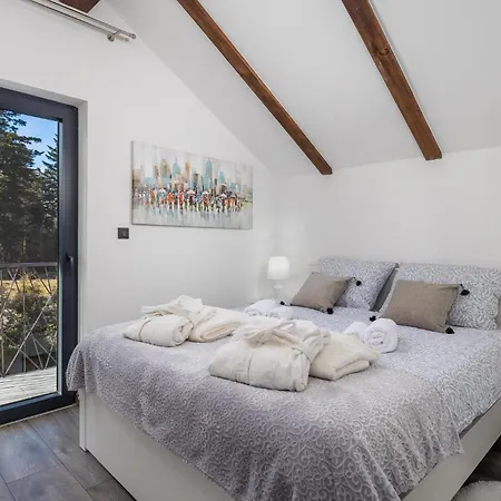 4 Bedroom Cozy In *