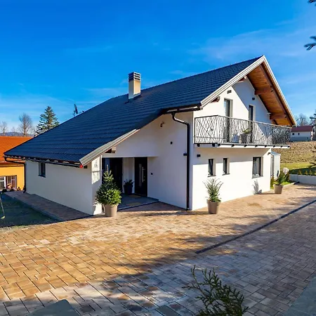 4 Bedroom Cozy In