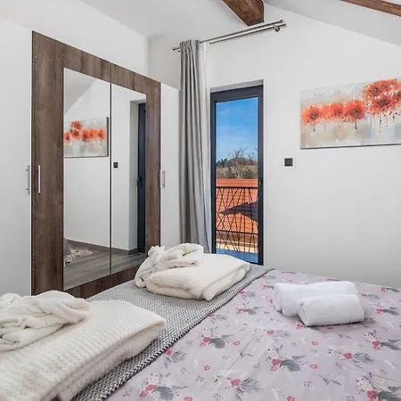 4 Bedroom Cozy In * Fužinski Benkovac