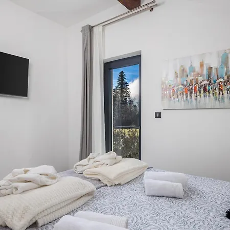4 Bedroom Cozy In Σπίτι διακοπών Fužinski Benkovac