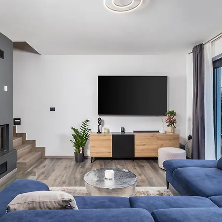 Σπίτι διακοπών 4 Bedroom Cozy In Fužinski Benkovac