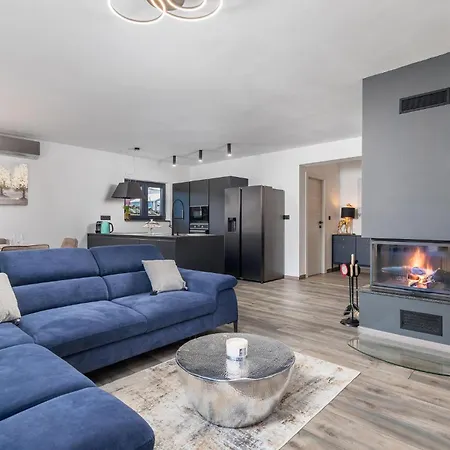 Σπίτι διακοπών 4 Bedroom Cozy In *