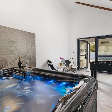 4 Bedroom Cozy In